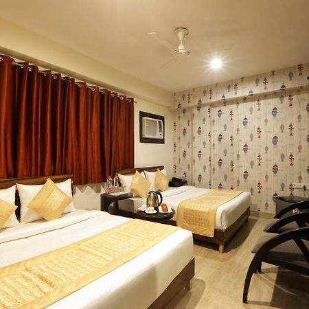 Hotel Classic Plaza At Delhi Airport Нью-Дели Экстерьер фото