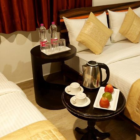 Hotel Classic Plaza At Delhi Airport Нью-Дели Экстерьер фото
