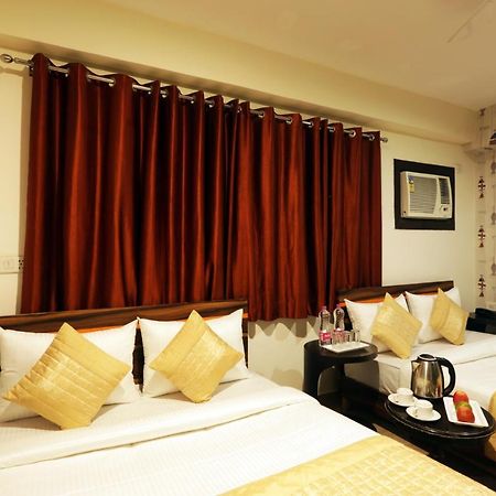 Hotel Classic Plaza At Delhi Airport Нью-Дели Экстерьер фото