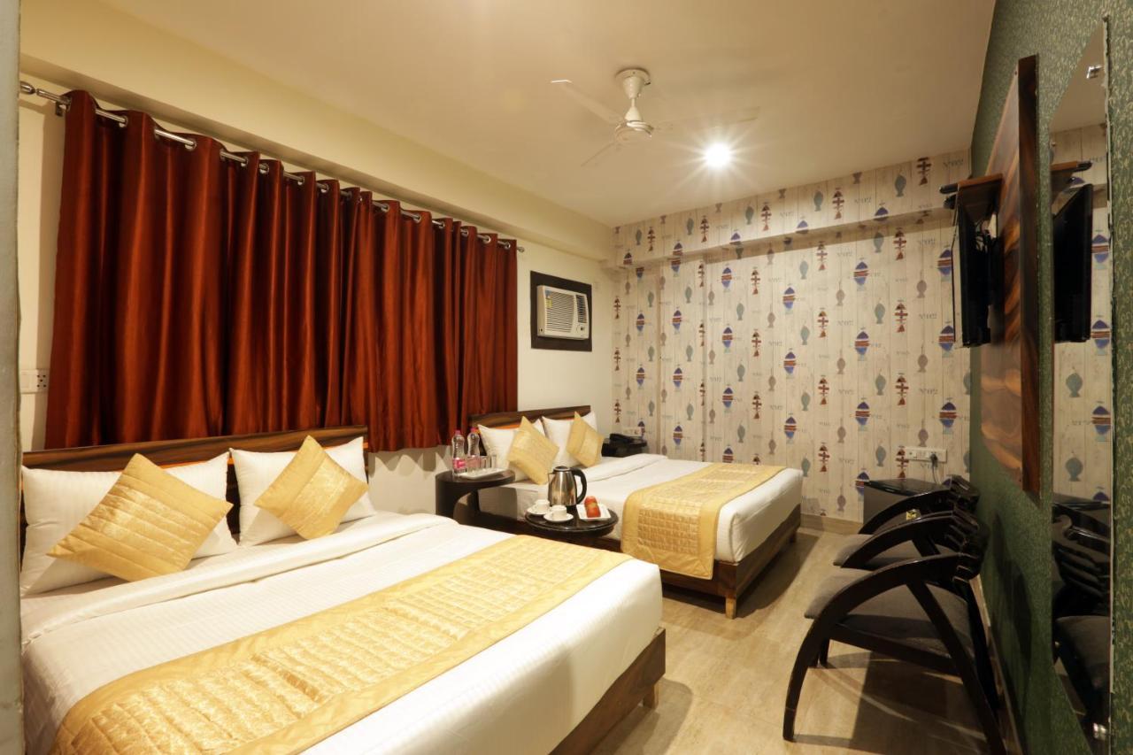 Hotel Classic Plaza At Delhi Airport Нью-Дели Экстерьер фото