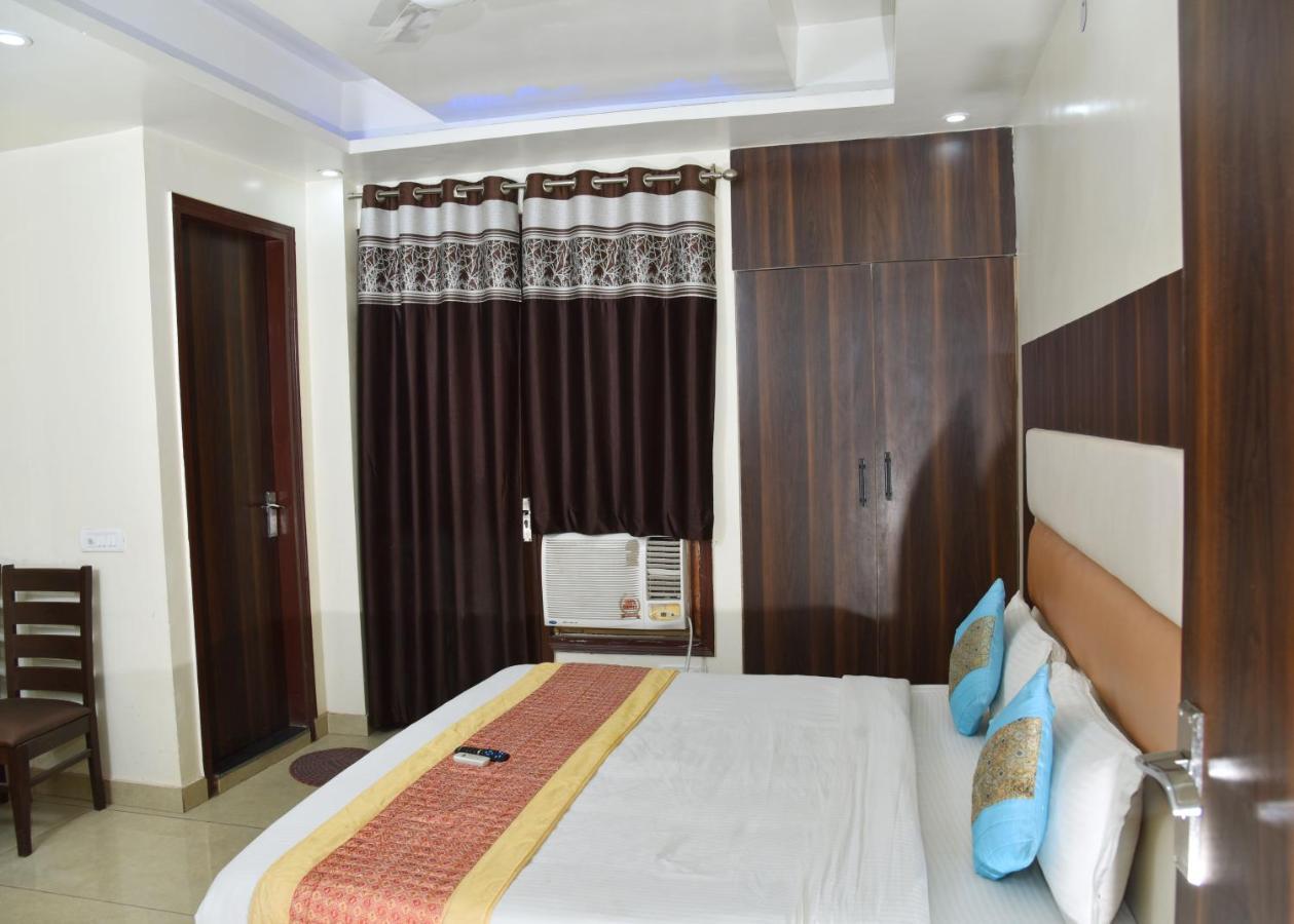 Hotel Classic Plaza At Delhi Airport Нью-Дели Экстерьер фото