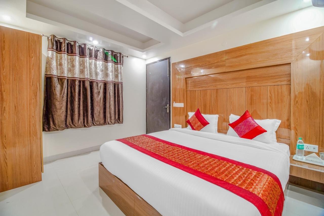 Hotel Classic Plaza At Delhi Airport Нью-Дели Экстерьер фото
