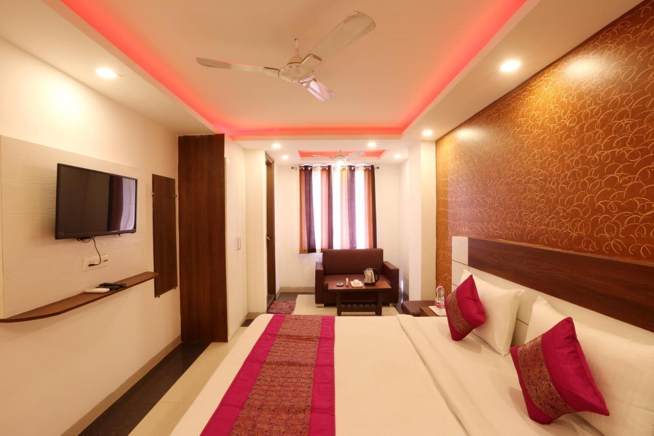 Hotel Classic Plaza At Delhi Airport Нью-Дели Экстерьер фото