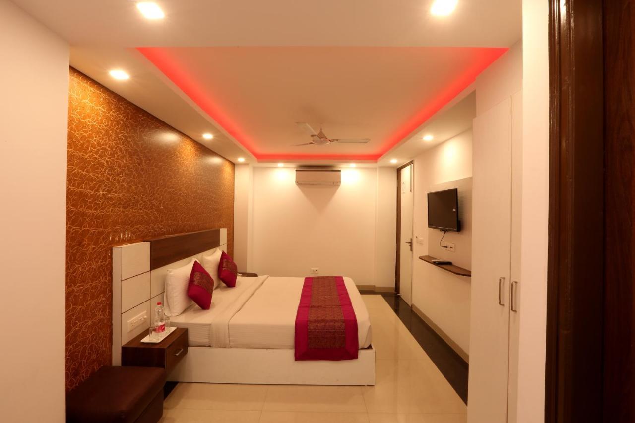 Hotel Classic Plaza At Delhi Airport Нью-Дели Экстерьер фото