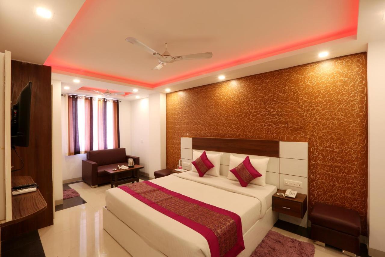 Hotel Classic Plaza At Delhi Airport Нью-Дели Экстерьер фото